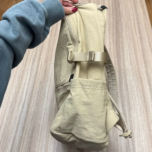 Lululemon New Crew Backpack in Color Trench 22L - Picture 7 of 16